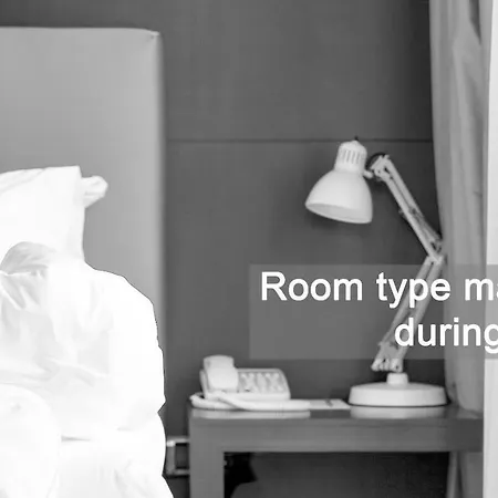 Lacroma Aparthotel