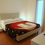 Lacroma 4*
