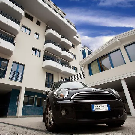 Lacroma Lägenhetshotell