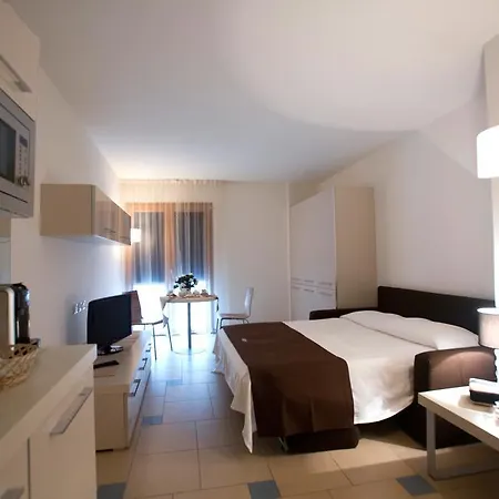 Lacroma 4* Grado