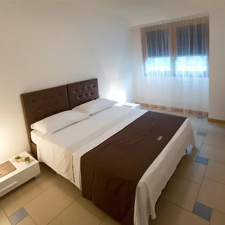 Lacroma Lägenhetshotell Grado