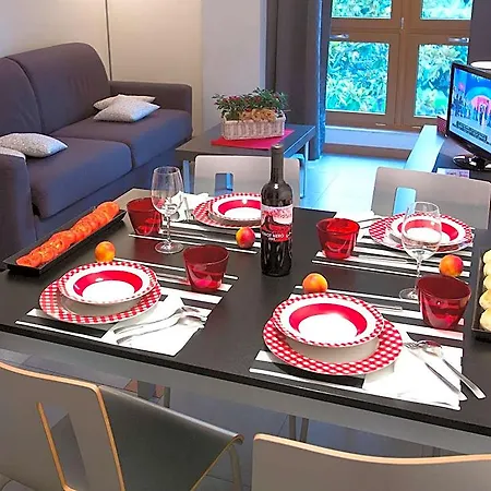 Hotel apartamentowy Lacroma 4*