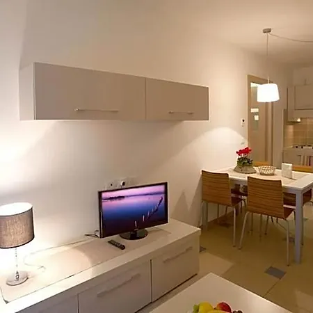 Lacroma 4* Grado
