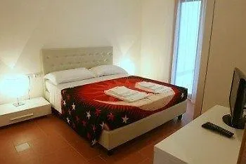 Lacroma 4*