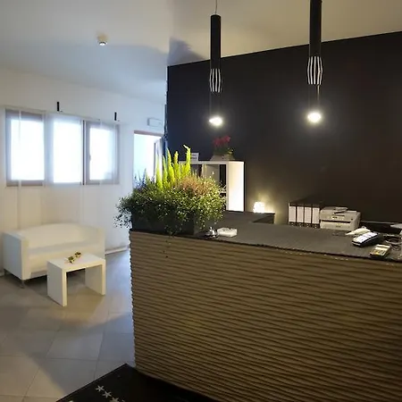 Lacroma Lägenhetshotell Grado